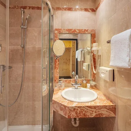 Hotel Central Hotel 4*