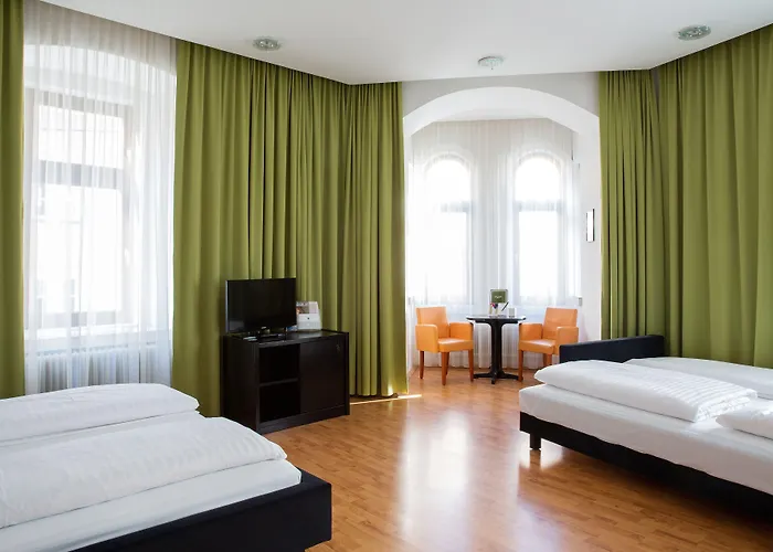 מלון Hotel Central