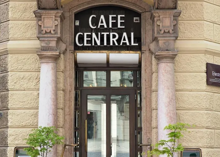 מלון Hotel Central