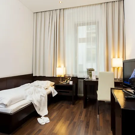 Отель Hotel Central Инсбрук